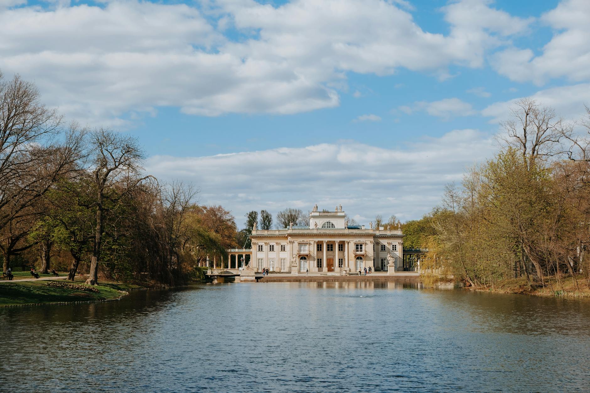Warsaw park and palace setting for first-time visitor pacing.
