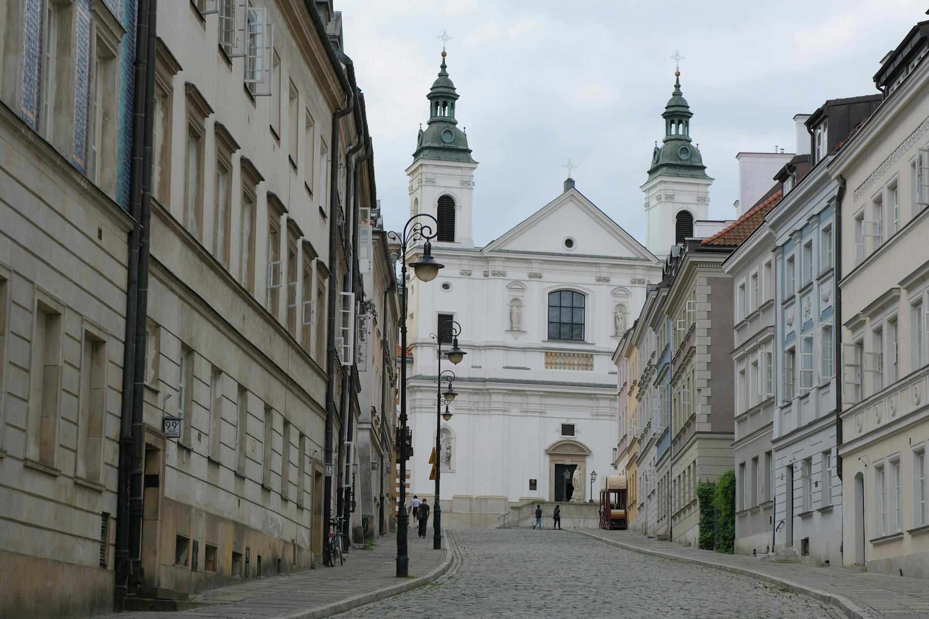 Warsaw old town setting for solo traveler planning.