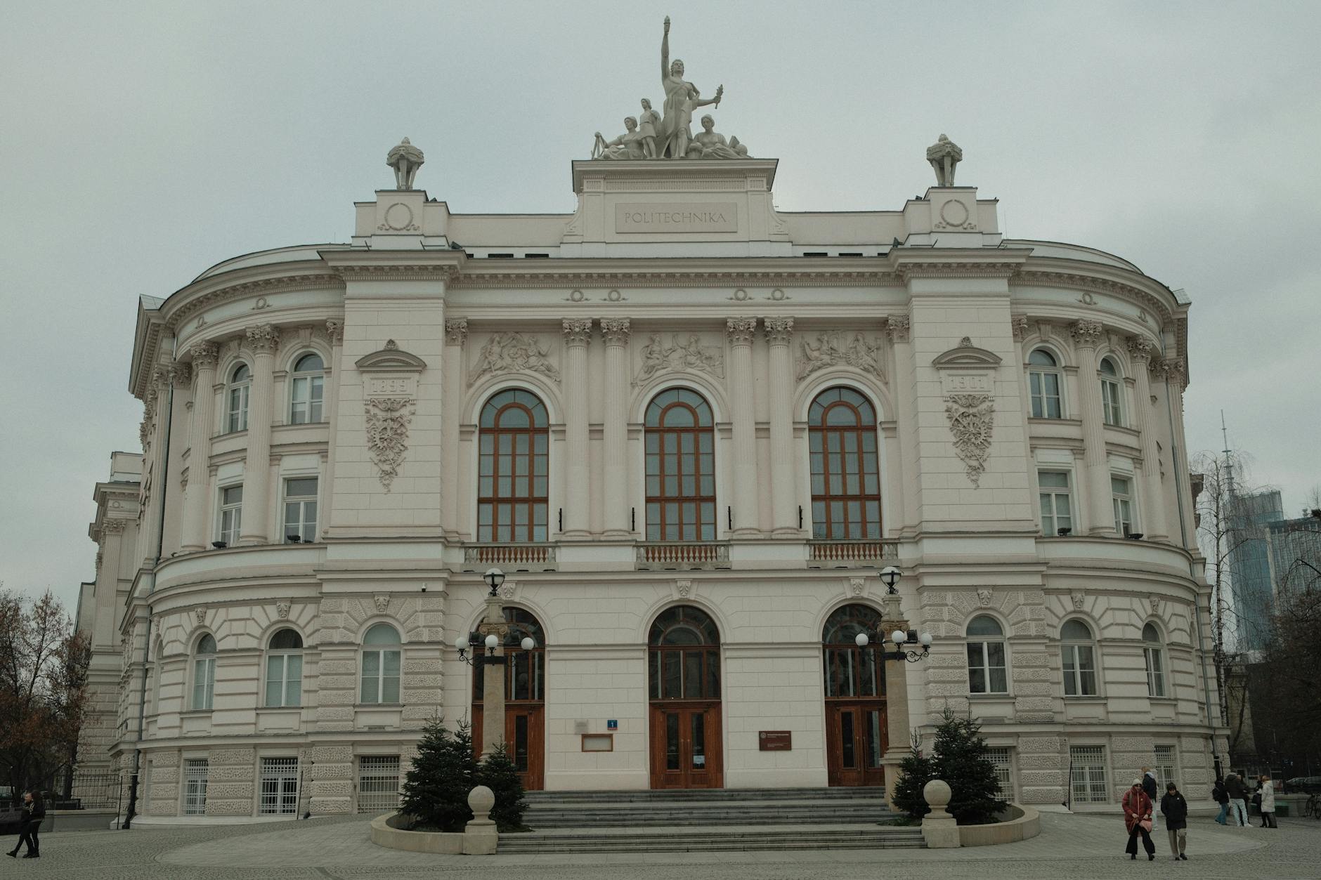 Warsaw city setting for student short-program planning.