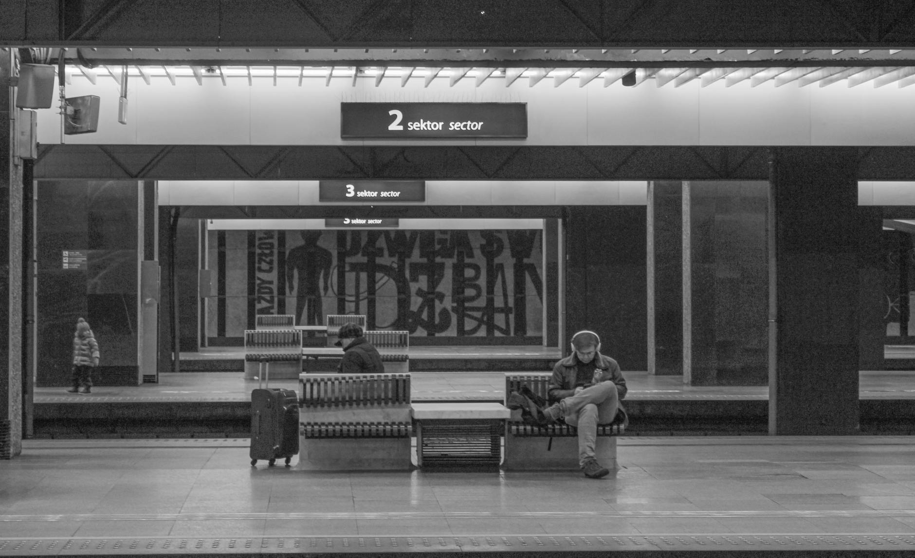 Warsaw train station and luggage setting for stopover hub planning.