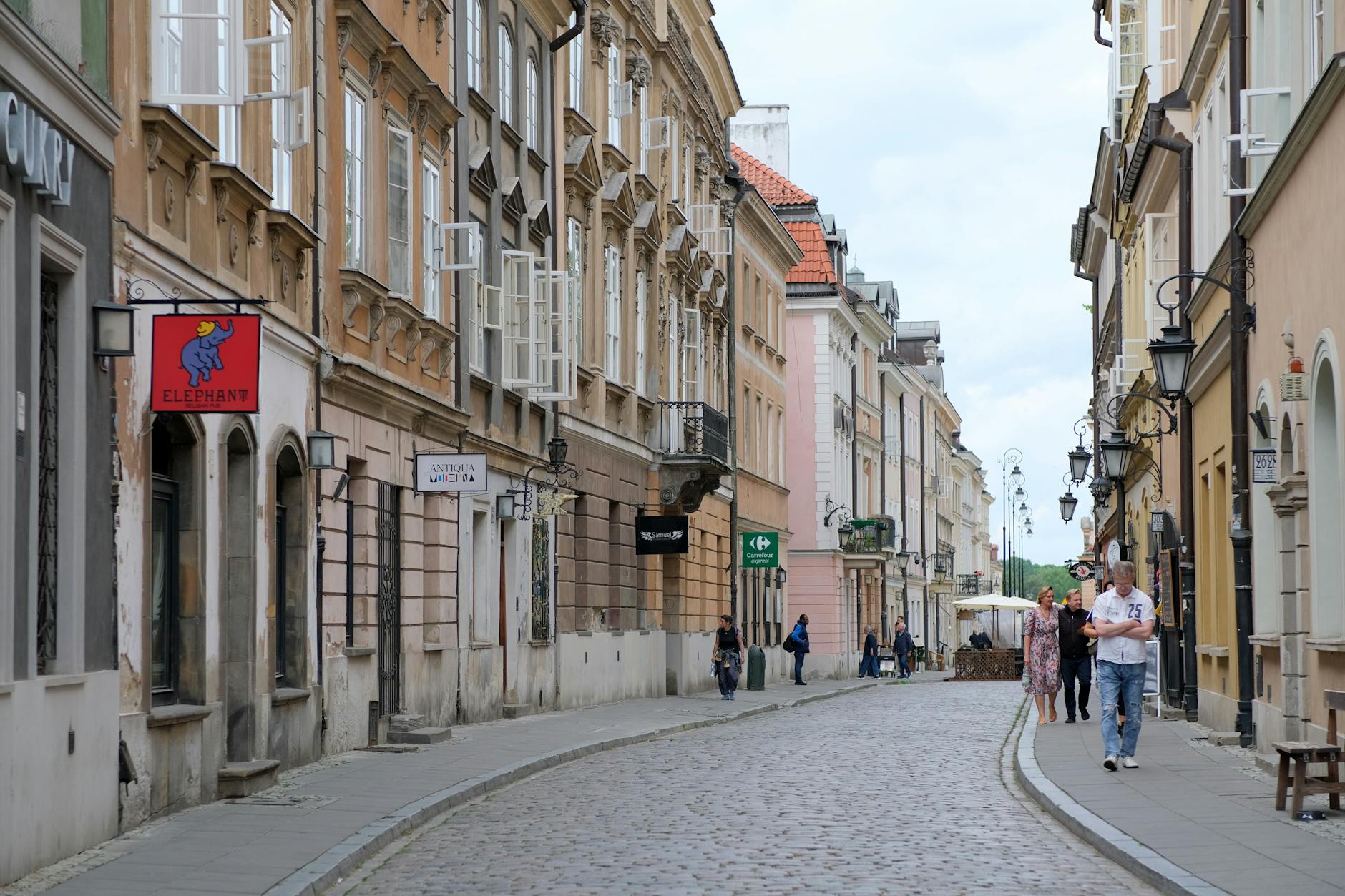 Warsaw street setting for medication and documentation planning.