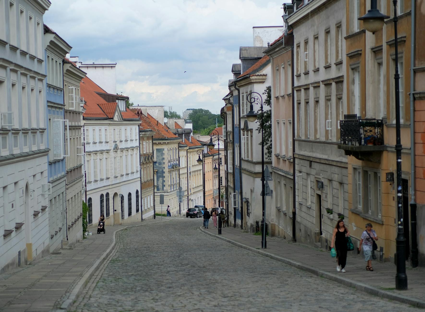 Warsaw neighborhood setting for volunteer and NGO travel planning.