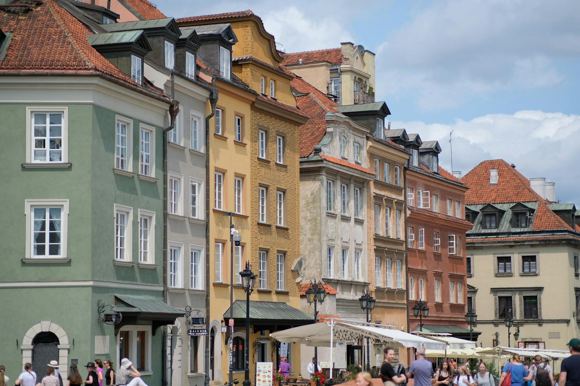 Warsaw street and transport setting for volunteer daily movement planning.
