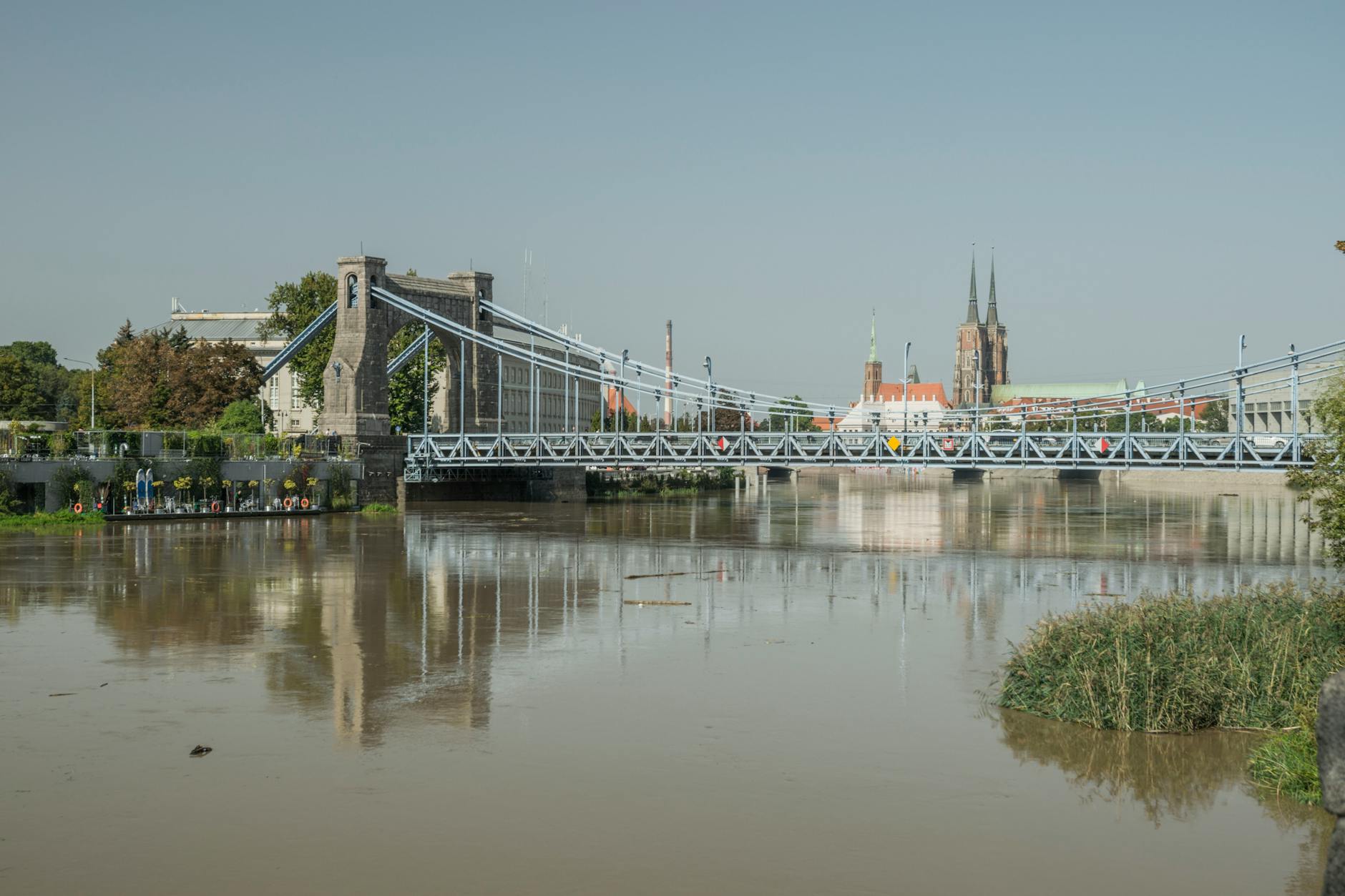Wroclaw river and bridge route for first-time visitor planning.