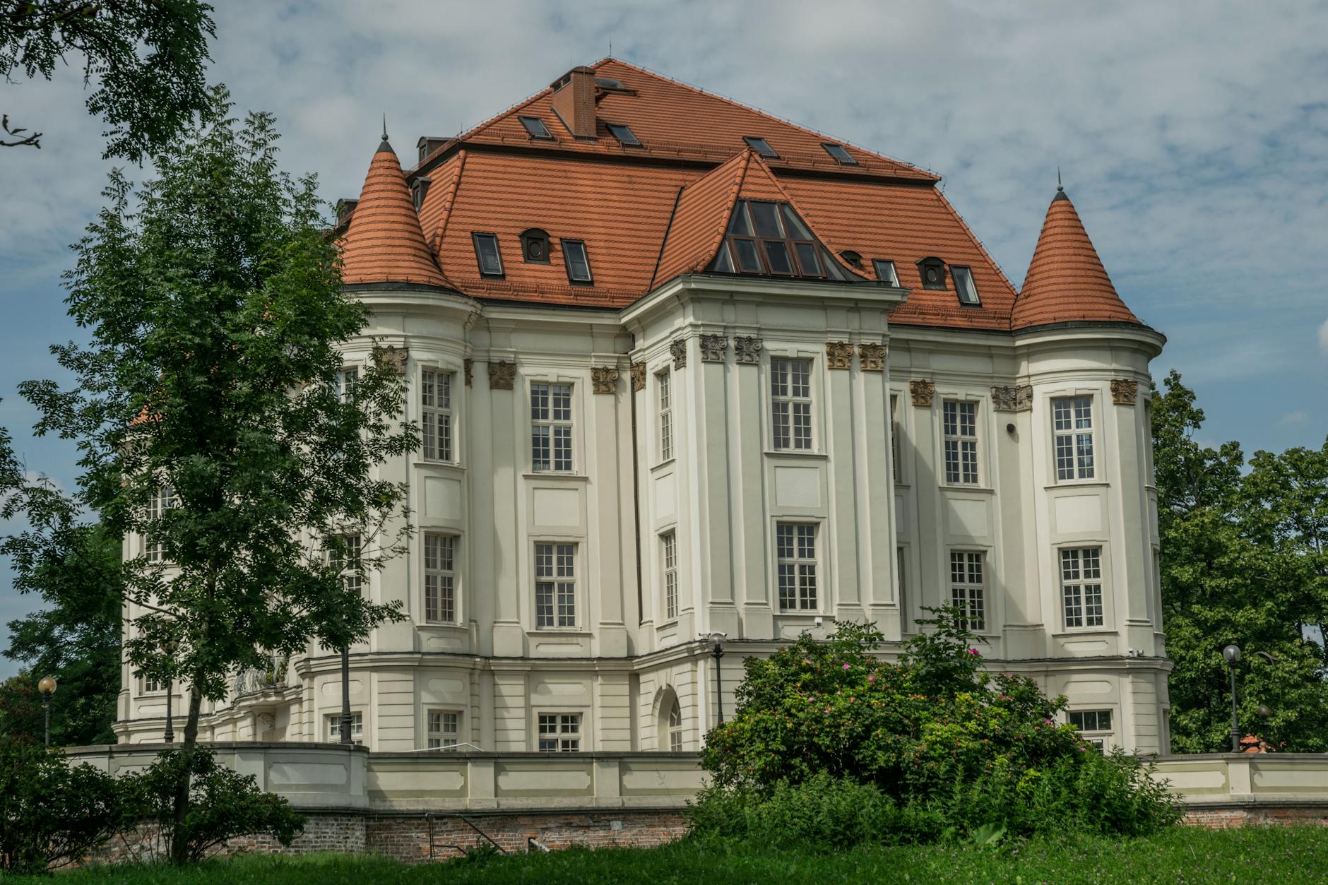 Wroclaw elegant city setting for luxury traveler planning.