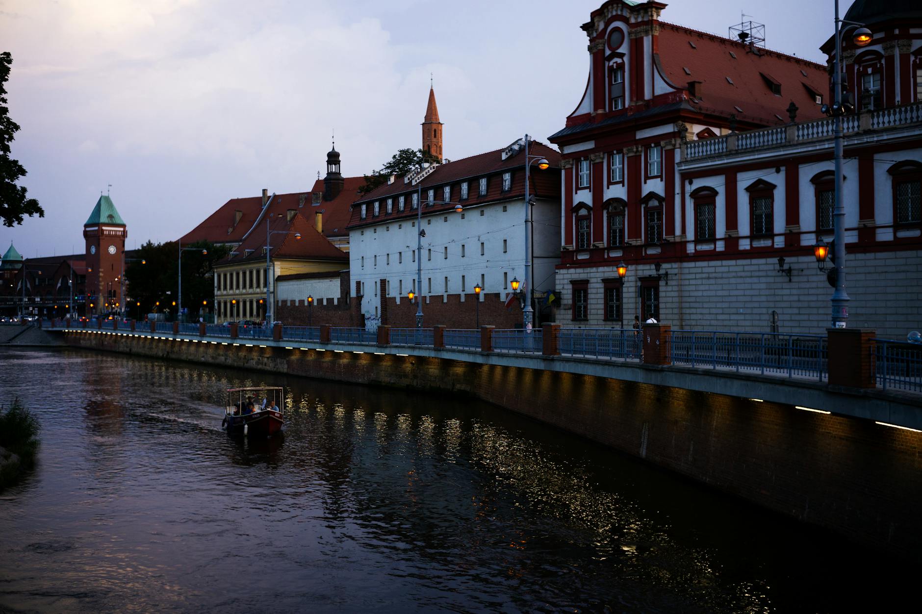 Wroclaw river and bridge setting for luxury route planning.