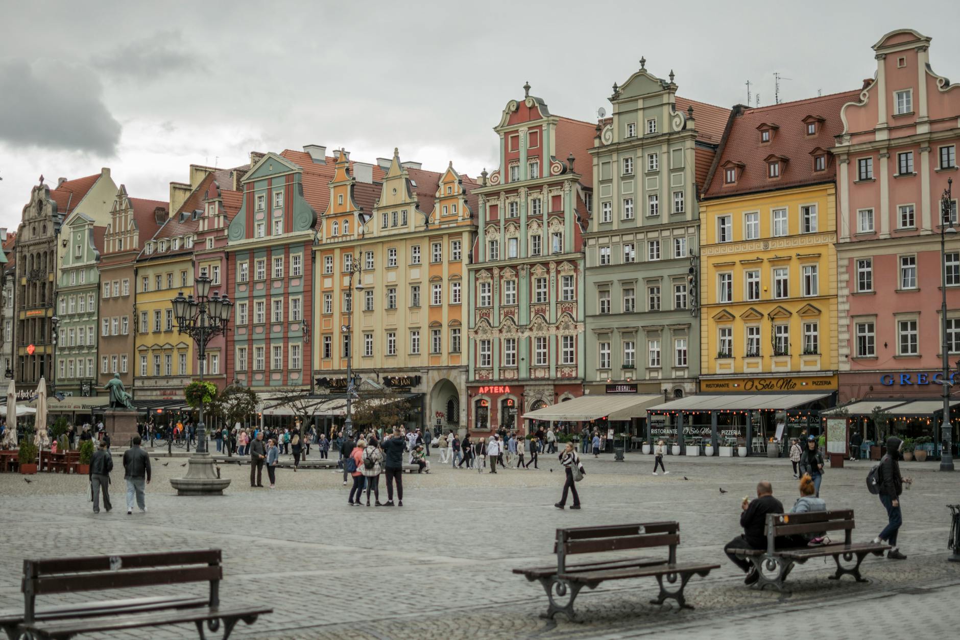 Wroclaw cafe and restaurant setting for older traveler meal planning.