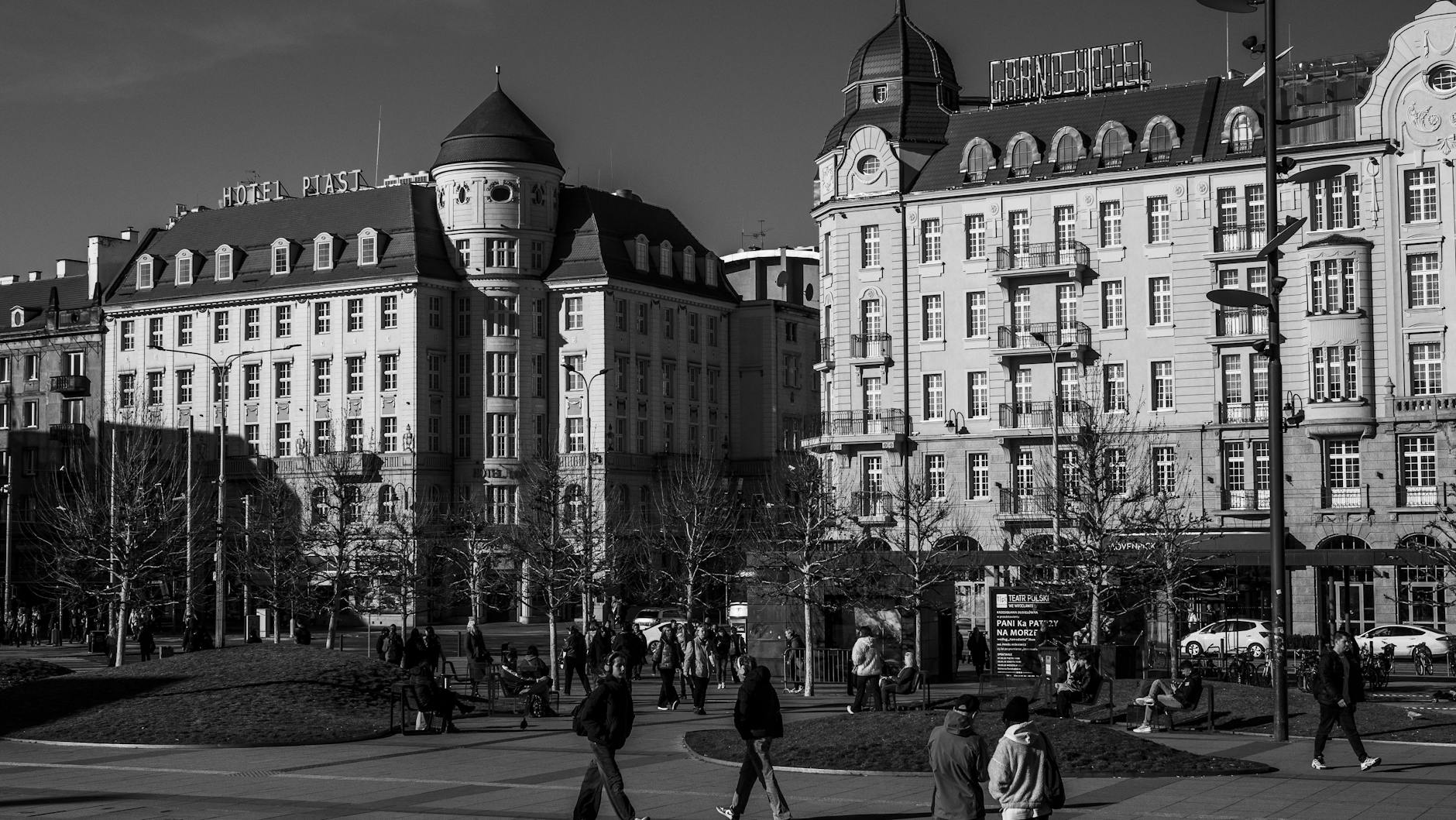 Wroclaw lodging and city route for solo traveler planning.