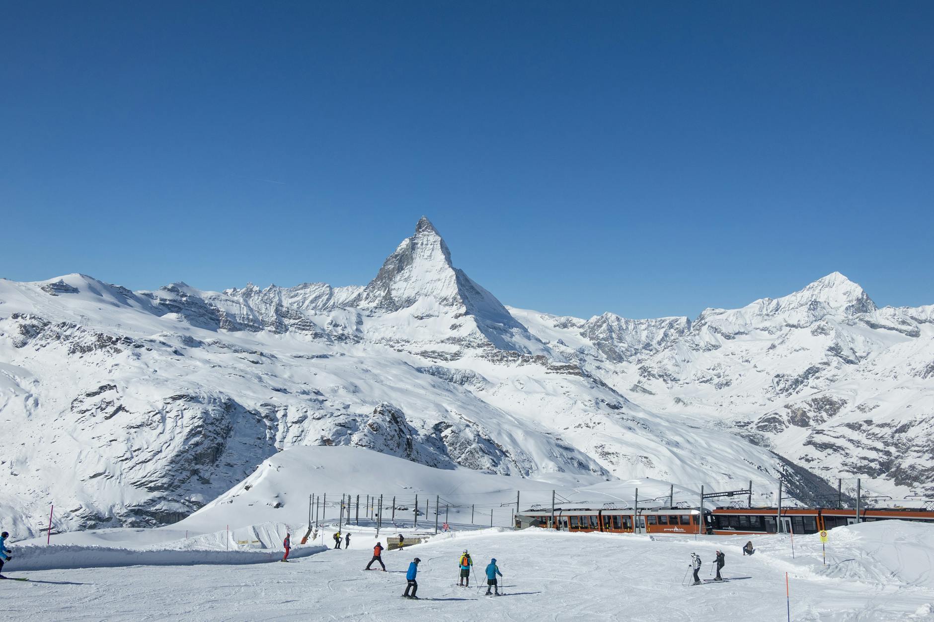 Skiers and Matterhorn for family activity planning in Zermatt.