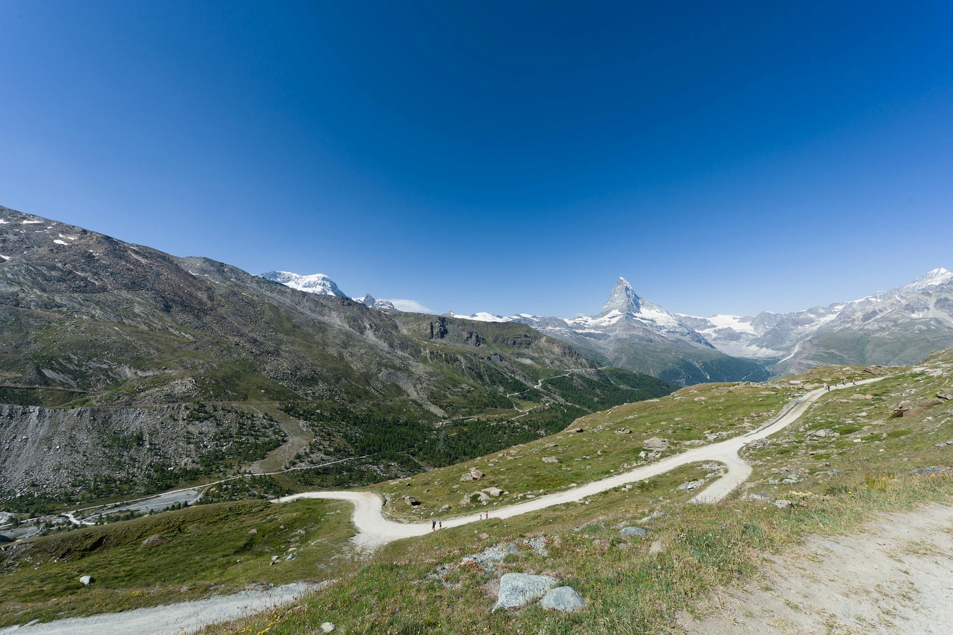 Matterhorn and cloud for repeat Zermatt weather planning.
