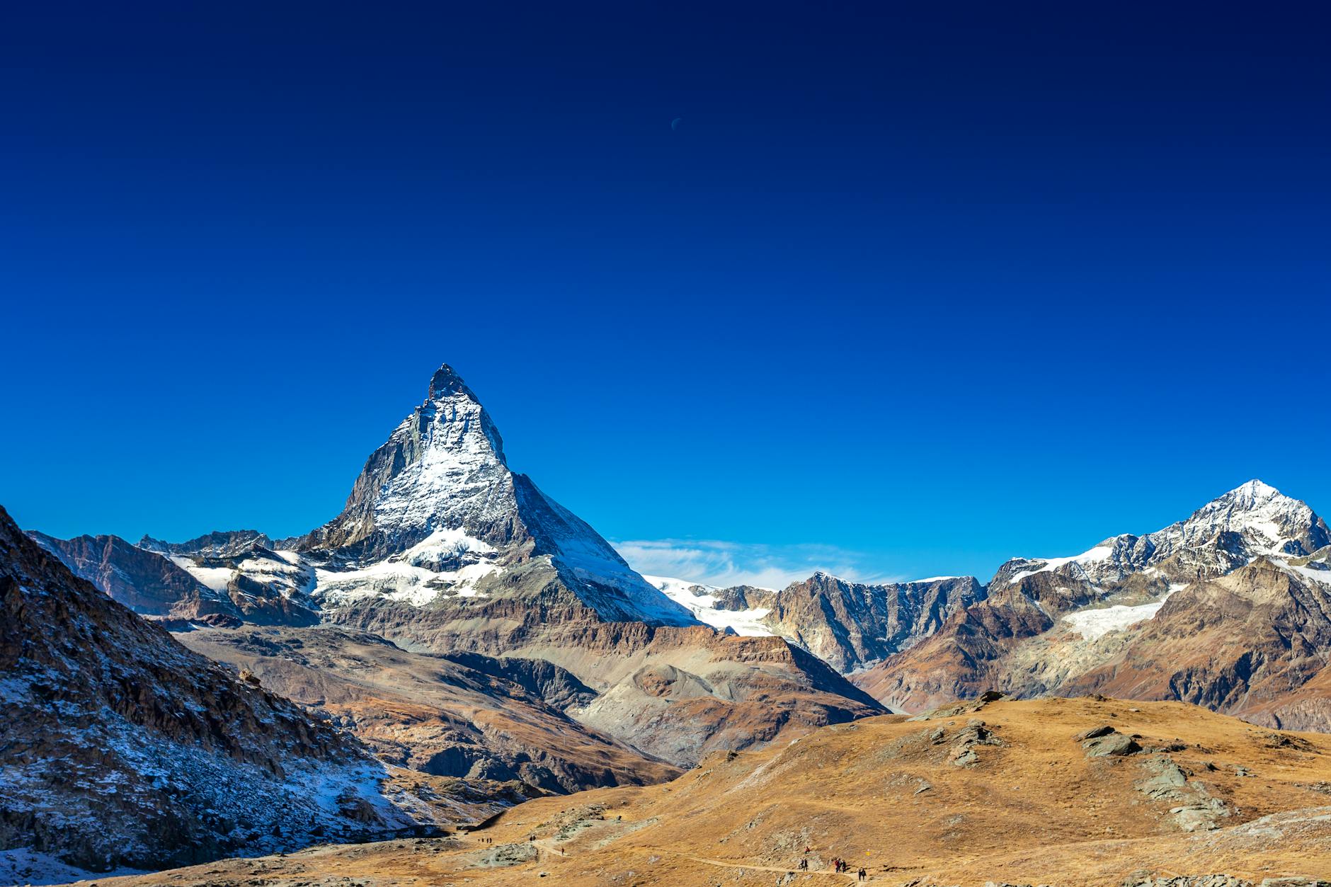 Business event seating for Zermatt trade-show format planning.