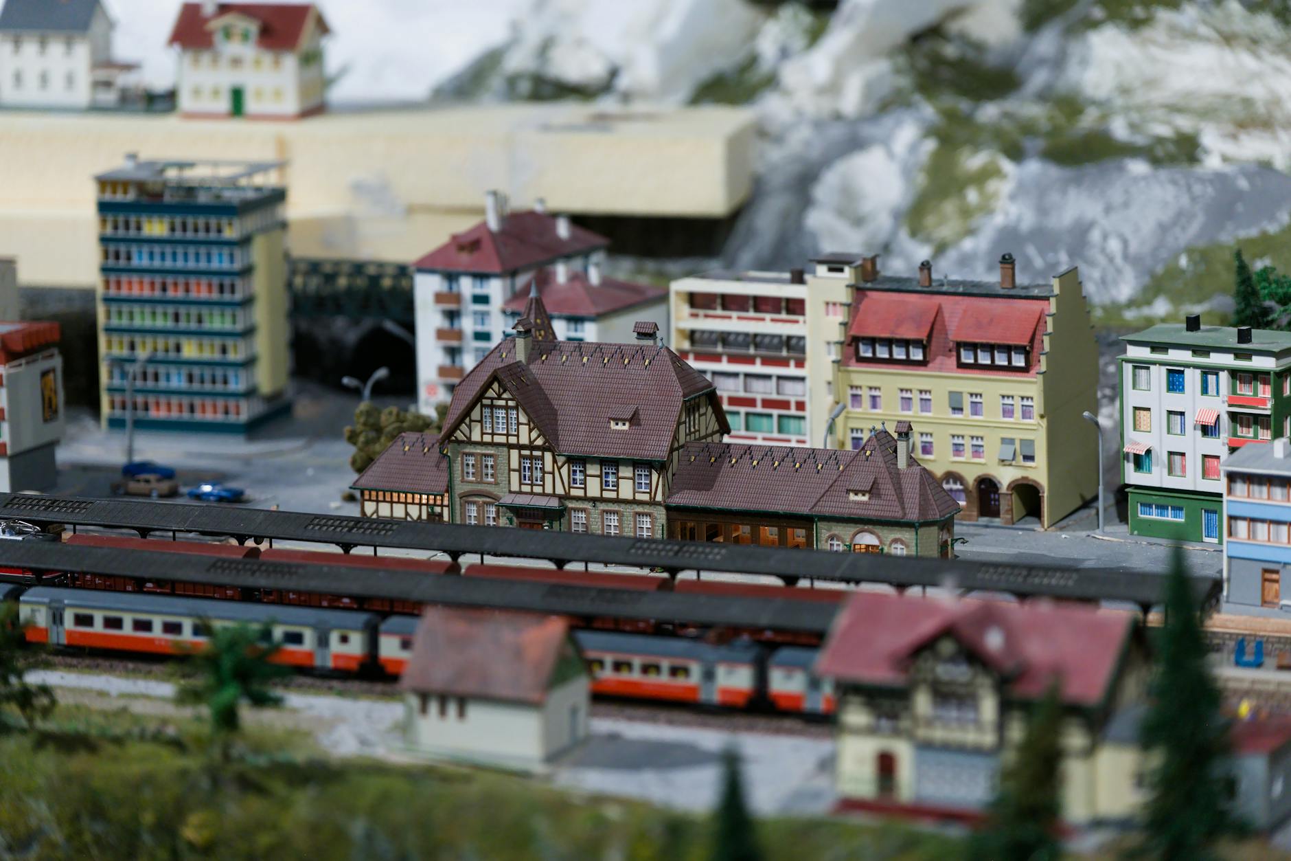 Zermatt rail and Matterhorn setting for transit timetable planning.