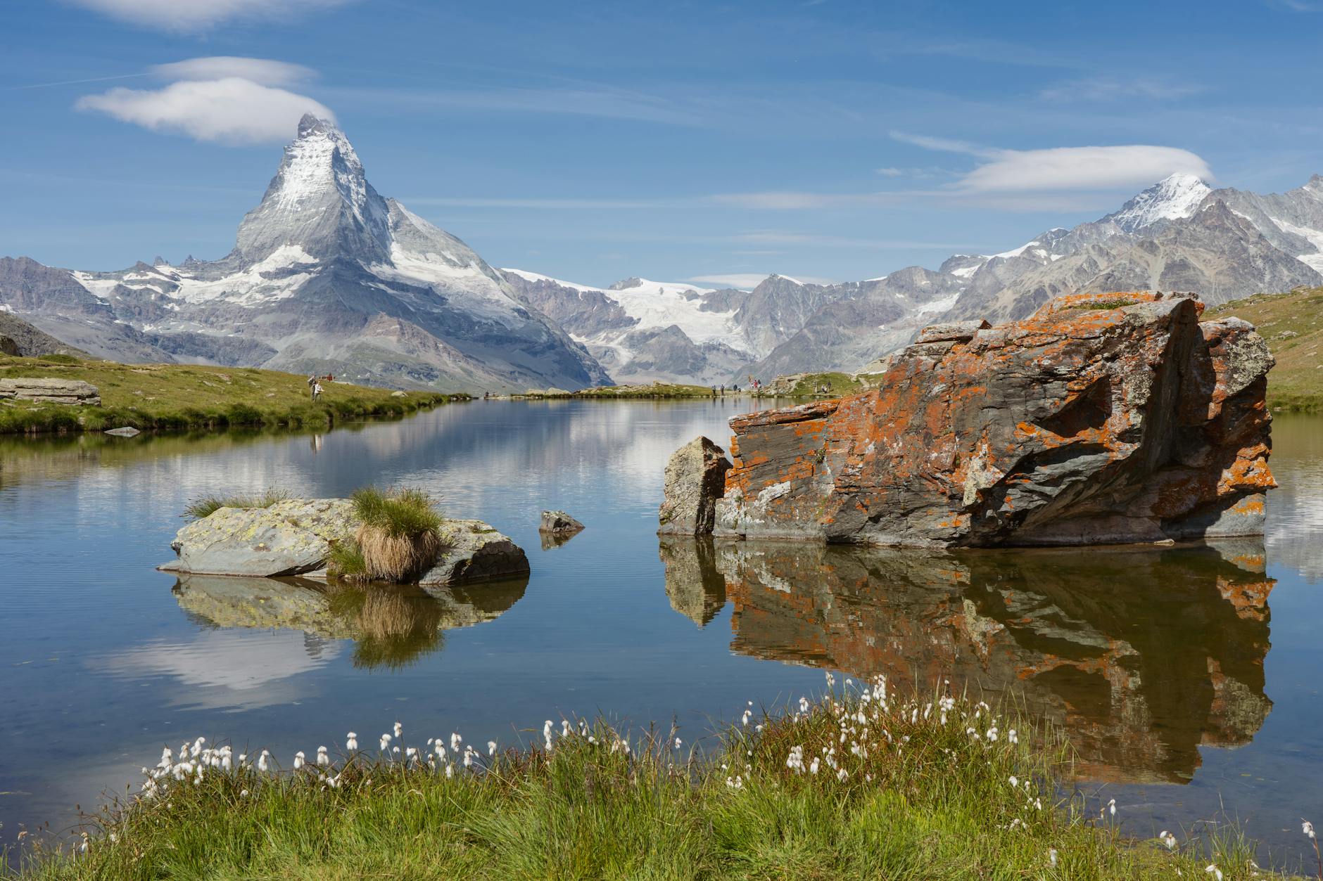 Matterhorn and alpine lake for Zermatt weather and symptom planning.