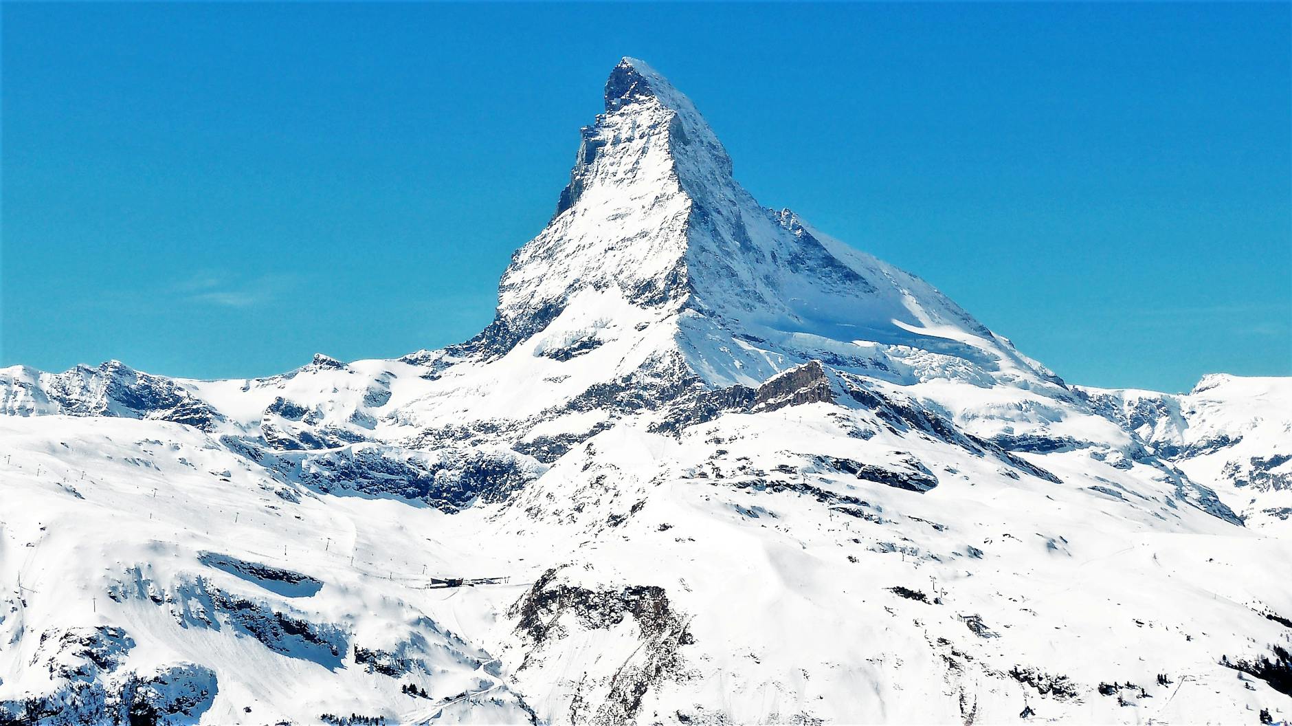 Swiss mountain village scene for Zermatt rest and meal planning.