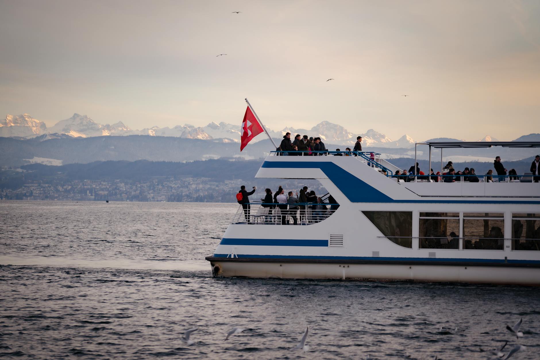 Lake Zurich boat and mountains context for creator weather planning.