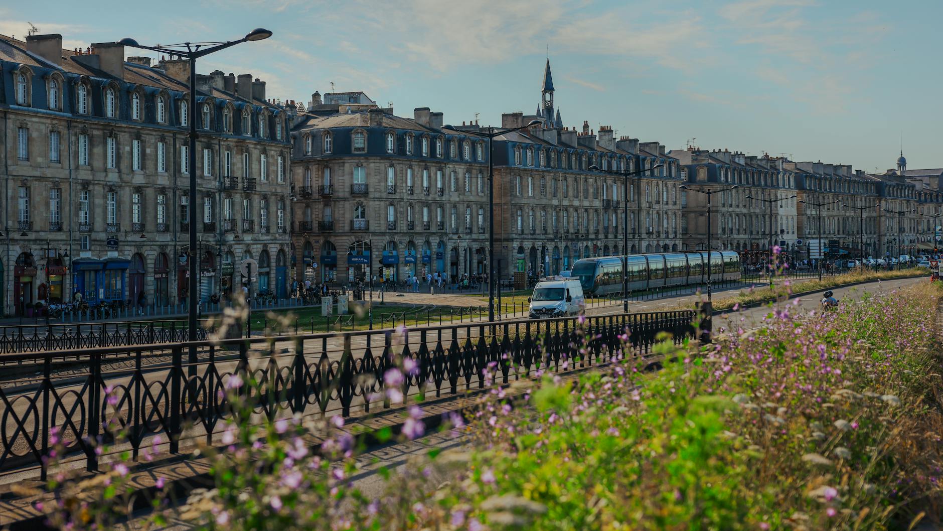Bordeaux Travel Guide