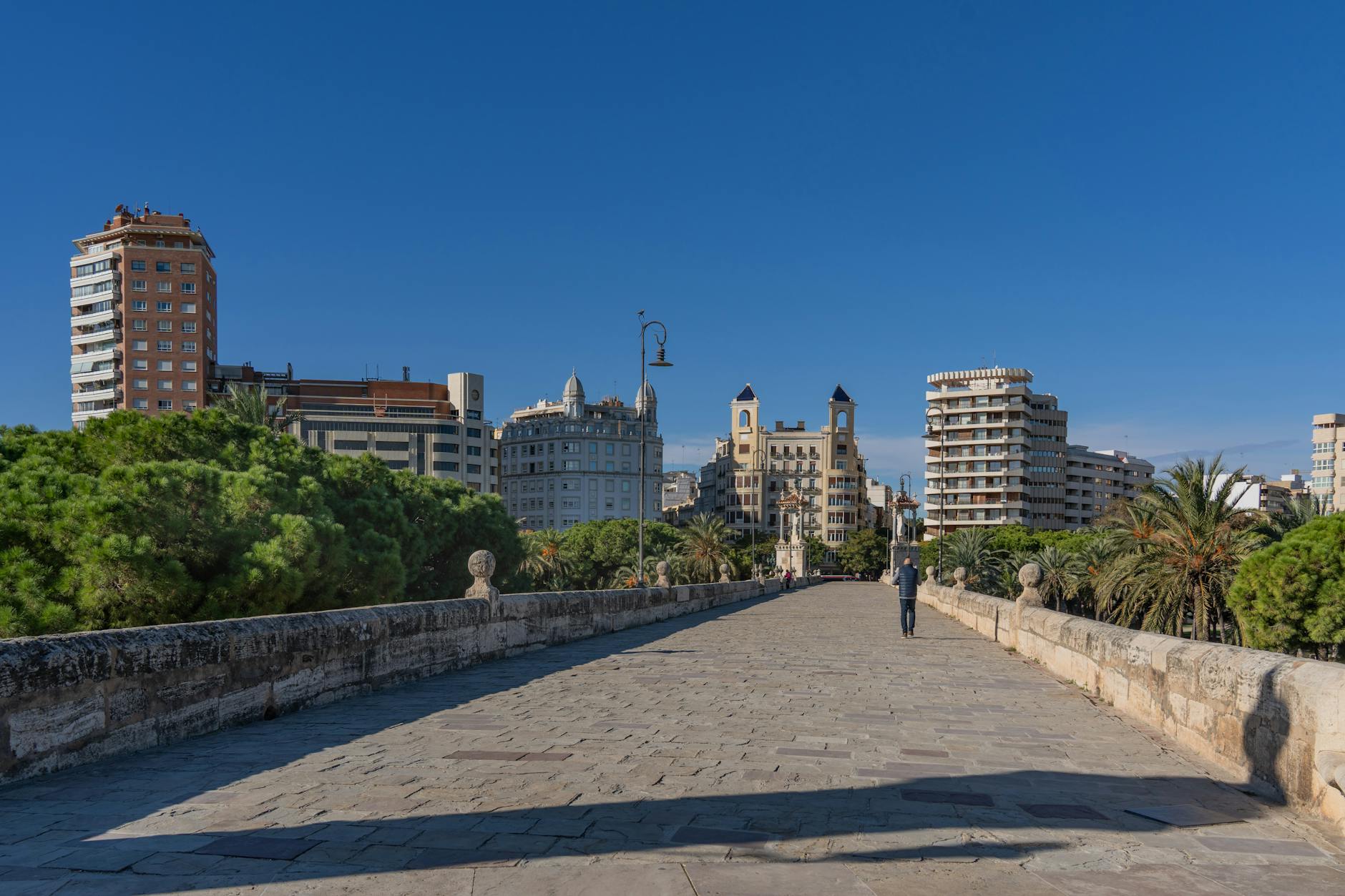 Valencia Travel Guide